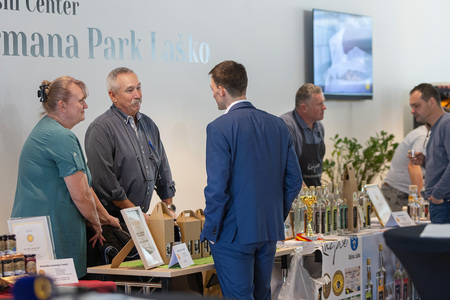 Borza lokalnih živil (17)